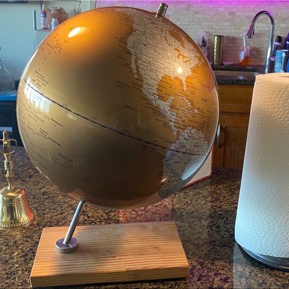 Vintage gold Globe with wooden base - Picture 3 of 6